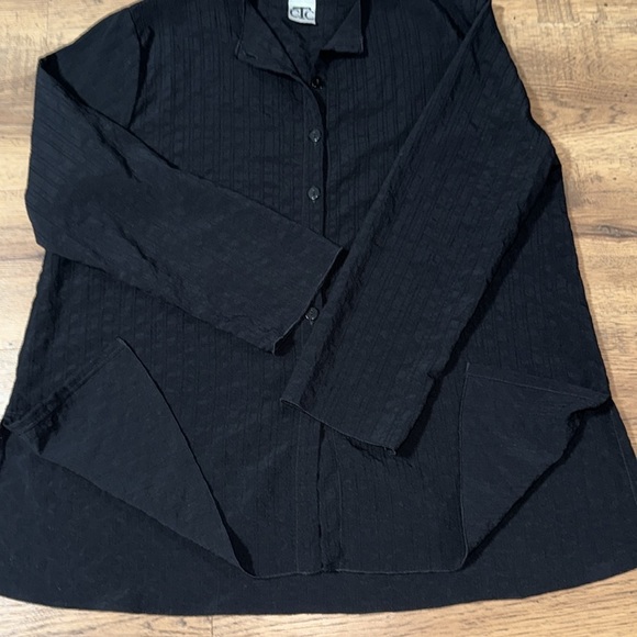CTC Women's Black Button-Down Shirt - Picture 8 of 8
